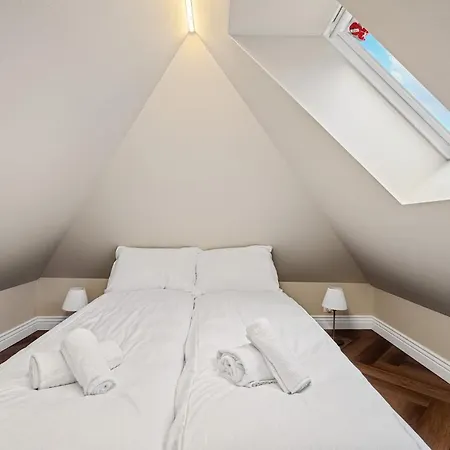 The Townhouse Dream I No Expense Spared I New 2025 * ベルゲン