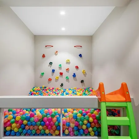 The Townhouse Dream I No Expense Spared I New 2025 * ベルゲン