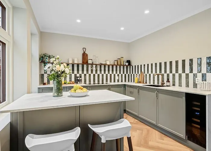 The Townhouse Dream I No Expense Spared I New 2025 Μπέργκεν