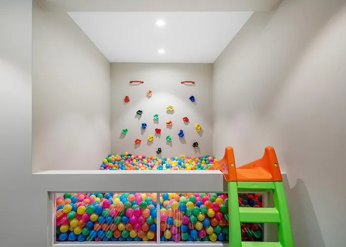 The Townhouse Dream I No Expense Spared I New 2025 * Μπέργκεν